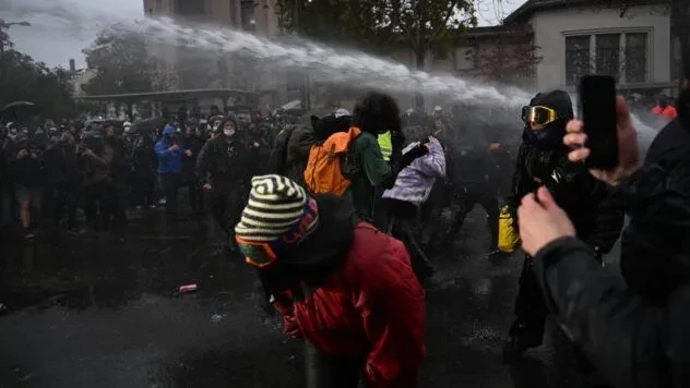 Протести у Франції переросли в сутички: поліція затримала майже 1000 людей